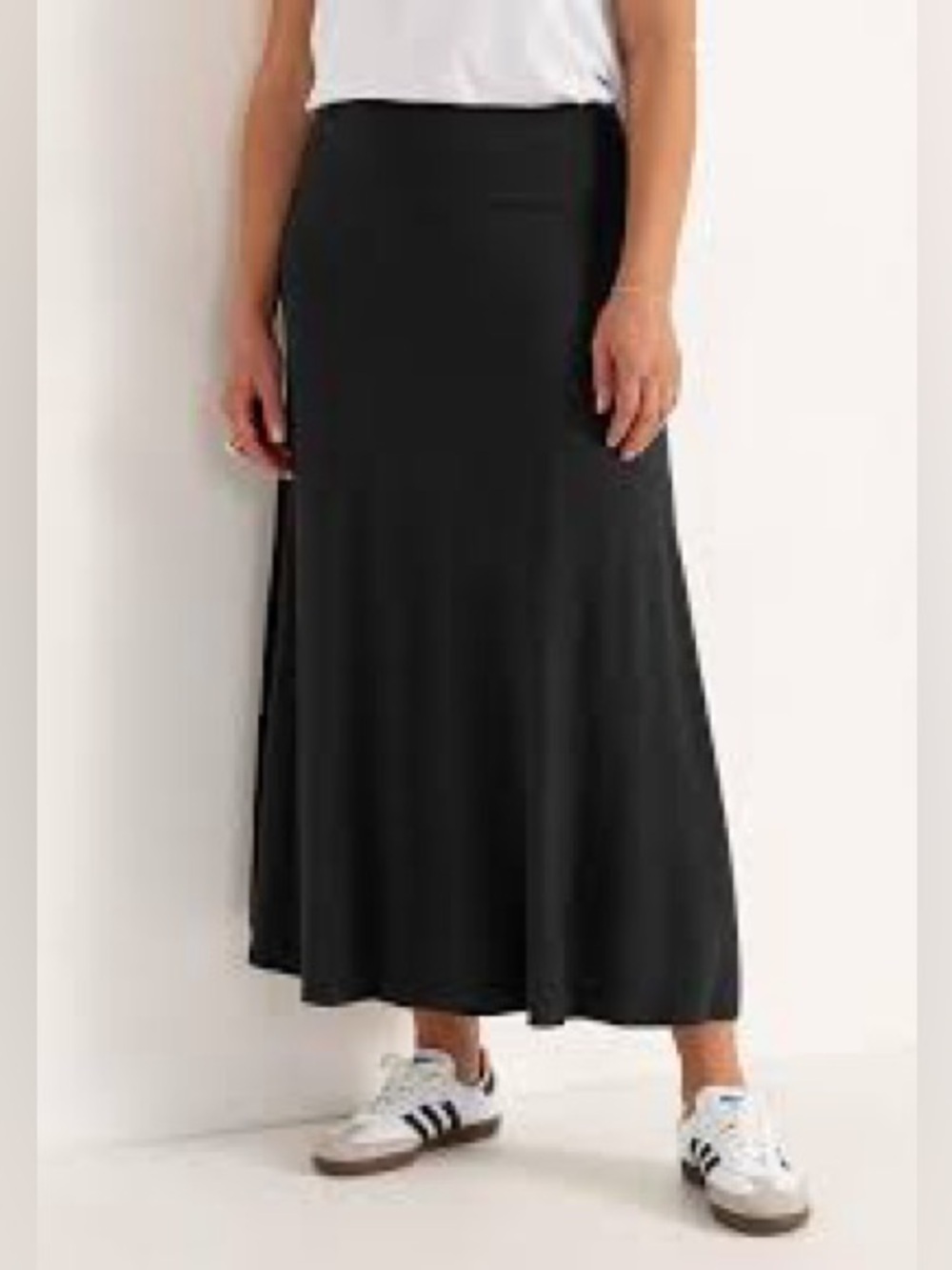 Cabi women’s black stretch maxi A- line yoke waist chalet boot skirt